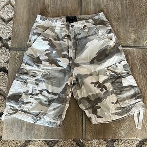 CSG - white camo shorts - mens size 30